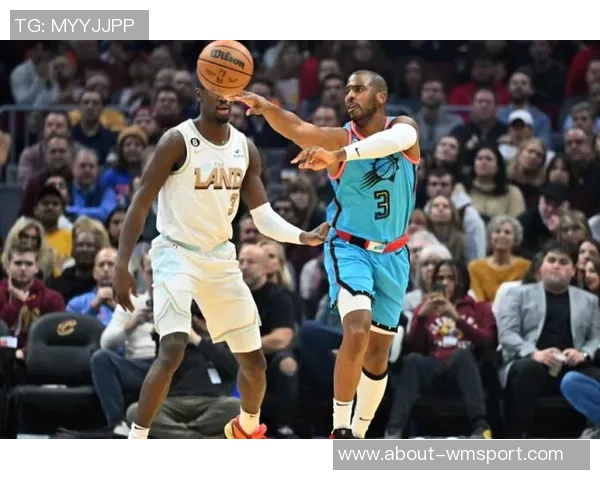 老队友重聚骑士公牛赛前米切尔阿伦与奥科罗亲切交谈回忆往昔