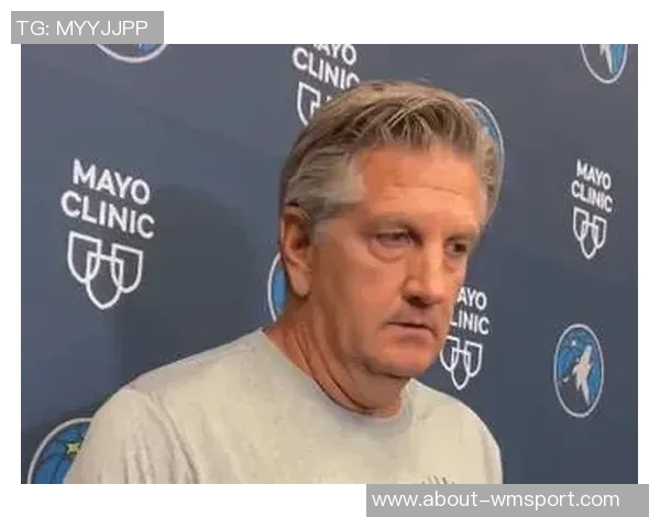 芬奇称赞迪林厄姆与里德默契配合突破篮下表现出色