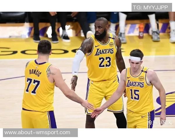 湖人官方推文庆祝里夫斯50分成就加入精英俱乐部的辉煌时刻