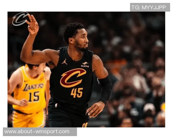 米切尔赞鲍尔赛场思维能力与詹姆斯相似认为这是球队所需的重要特质