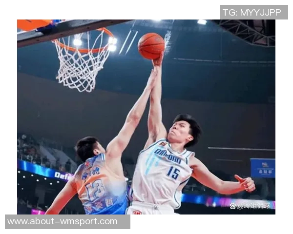 比卢普斯称赞夏普攻守兼备称其能应对高强度对抗挑战