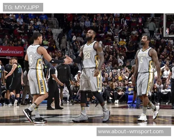 全队齐心协力专注训练独行侠官方分享精彩瞬间 全队齐心协力专注训练独行侠官方分享精彩瞬间